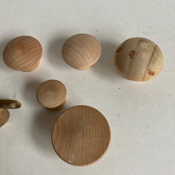 Lot 7 Vintage Drawer Knobs Dresser Pulls Wood Metal - Picture 5 of 6